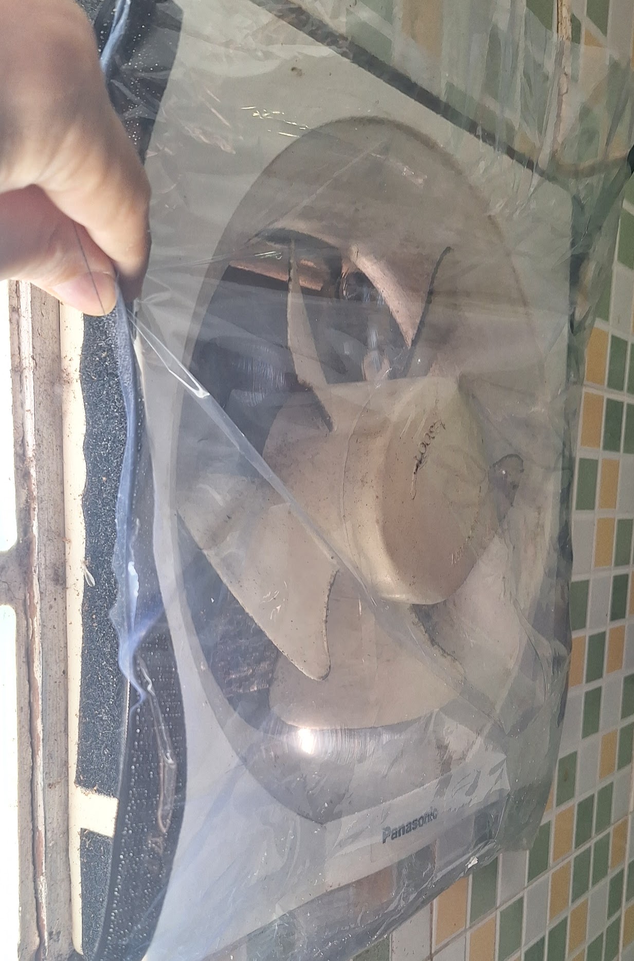 Velcro seal on extractor fan